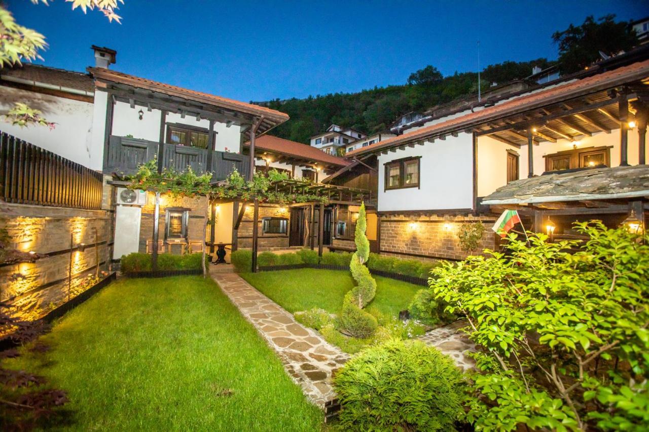 Семеен Хотел Чардаците Loveci Exterior foto