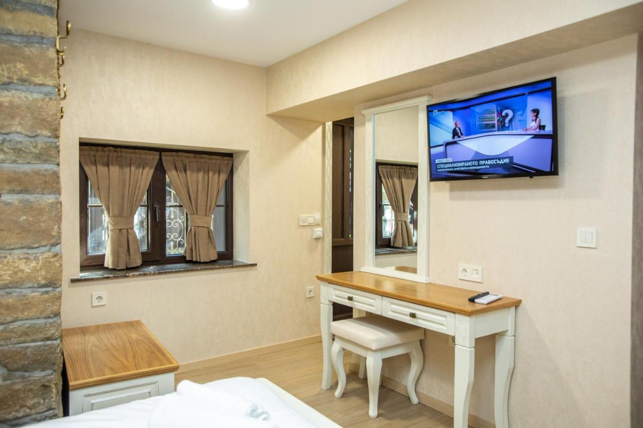 Семеен Хотел Чардаците Loveci Exterior foto