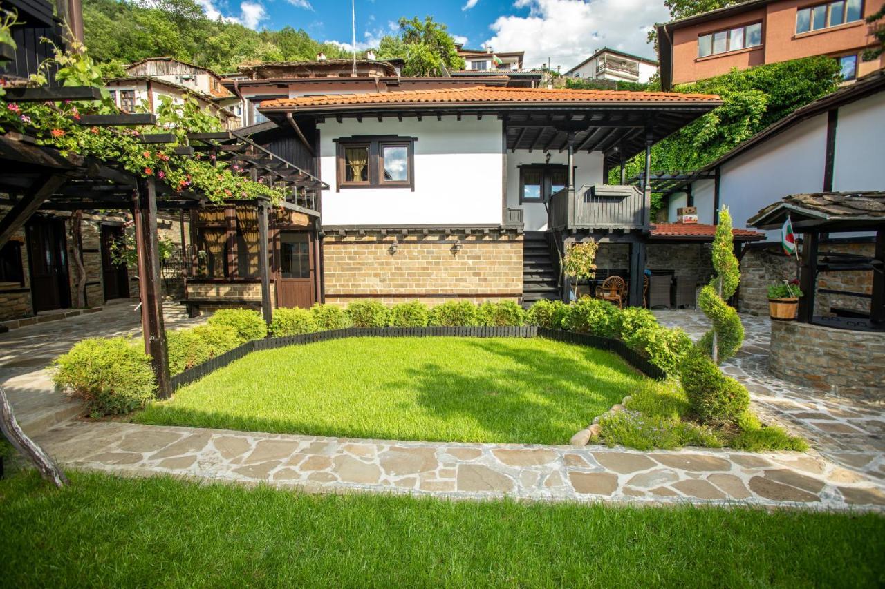 Семеен Хотел Чардаците Loveci Exterior foto