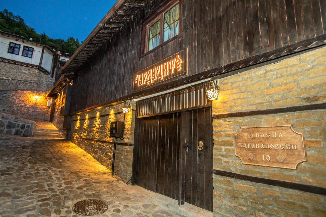 Семеен Хотел Чардаците Loveci Exterior foto