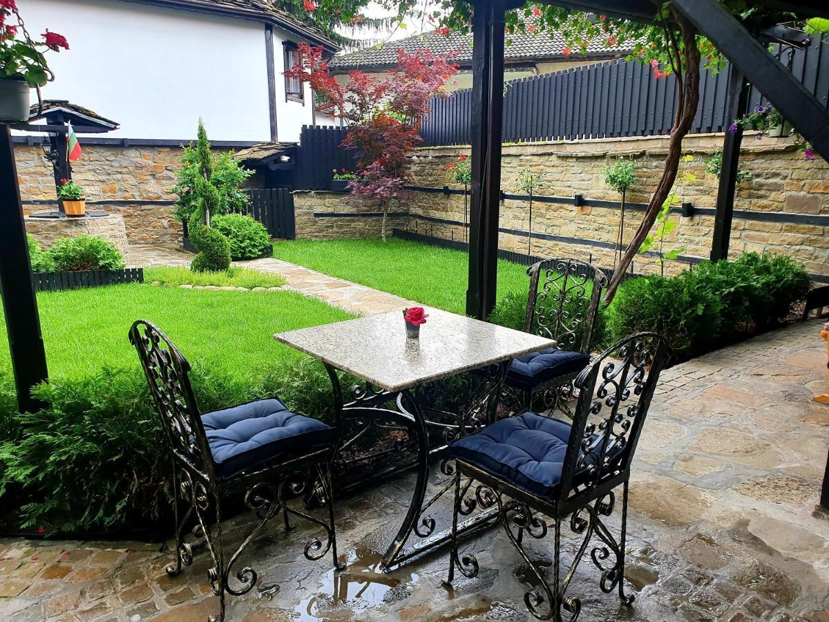Семеен Хотел Чардаците Loveci Exterior foto
