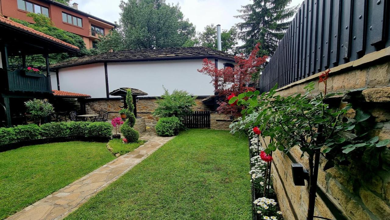 Семеен Хотел Чардаците Loveci Exterior foto