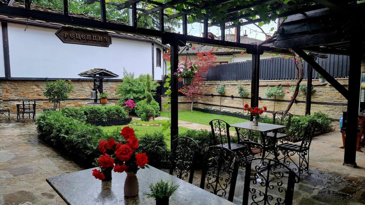 Семеен Хотел Чардаците Loveci Exterior foto