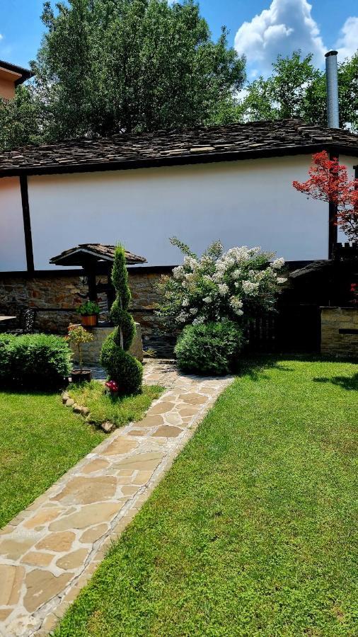 Семеен Хотел Чардаците Loveci Exterior foto
