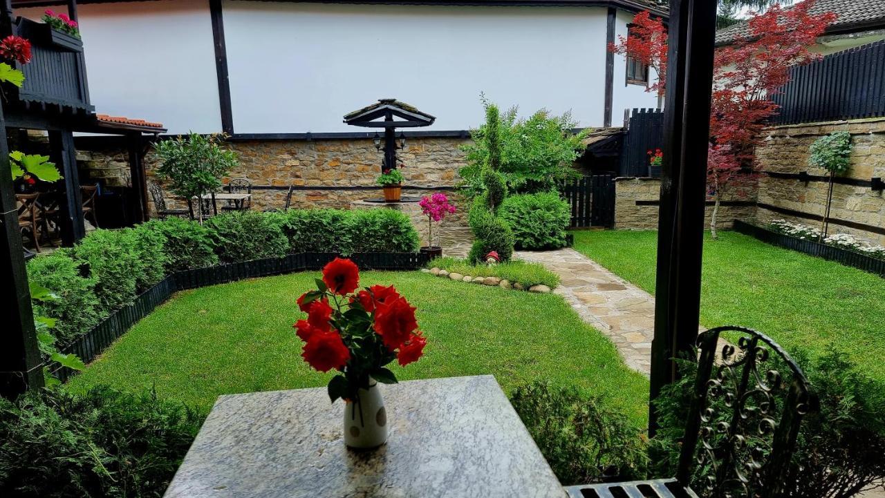 Семеен Хотел Чардаците Loveci Exterior foto