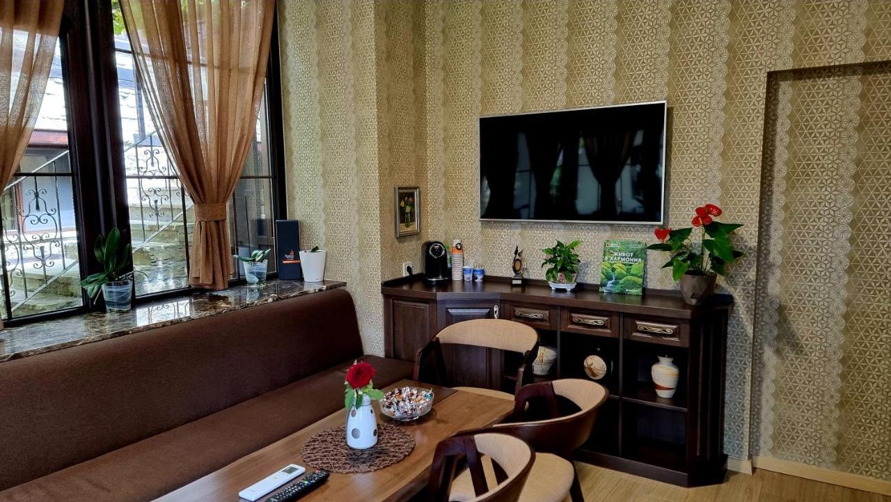 Семеен Хотел Чардаците Loveci Exterior foto
