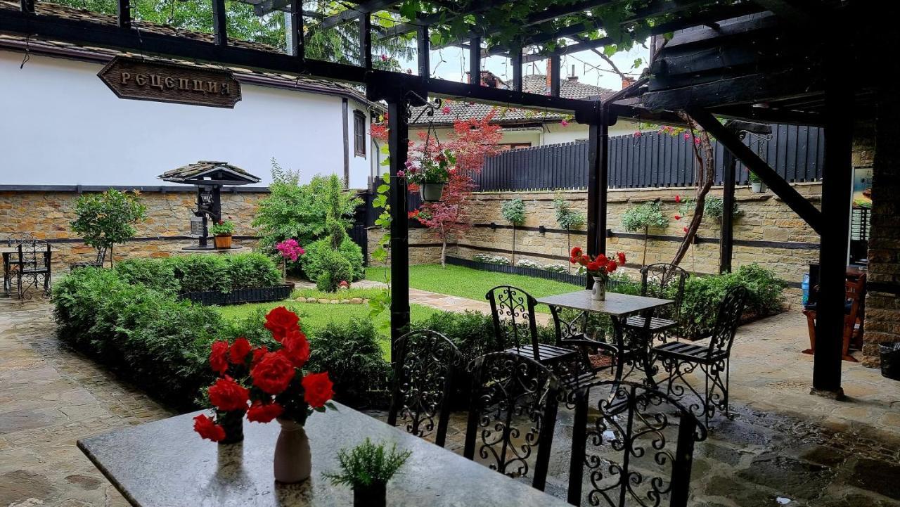 Семеен Хотел Чардаците Loveci Exterior foto