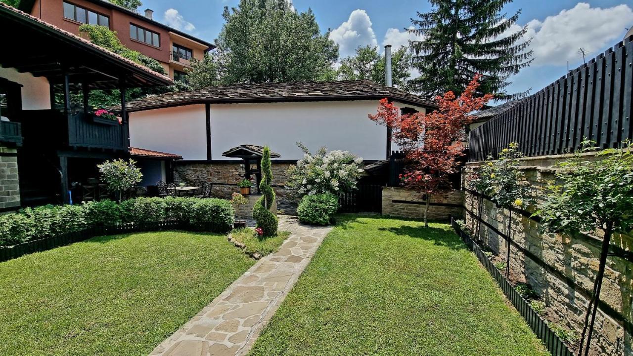 Семеен Хотел Чардаците Loveci Exterior foto