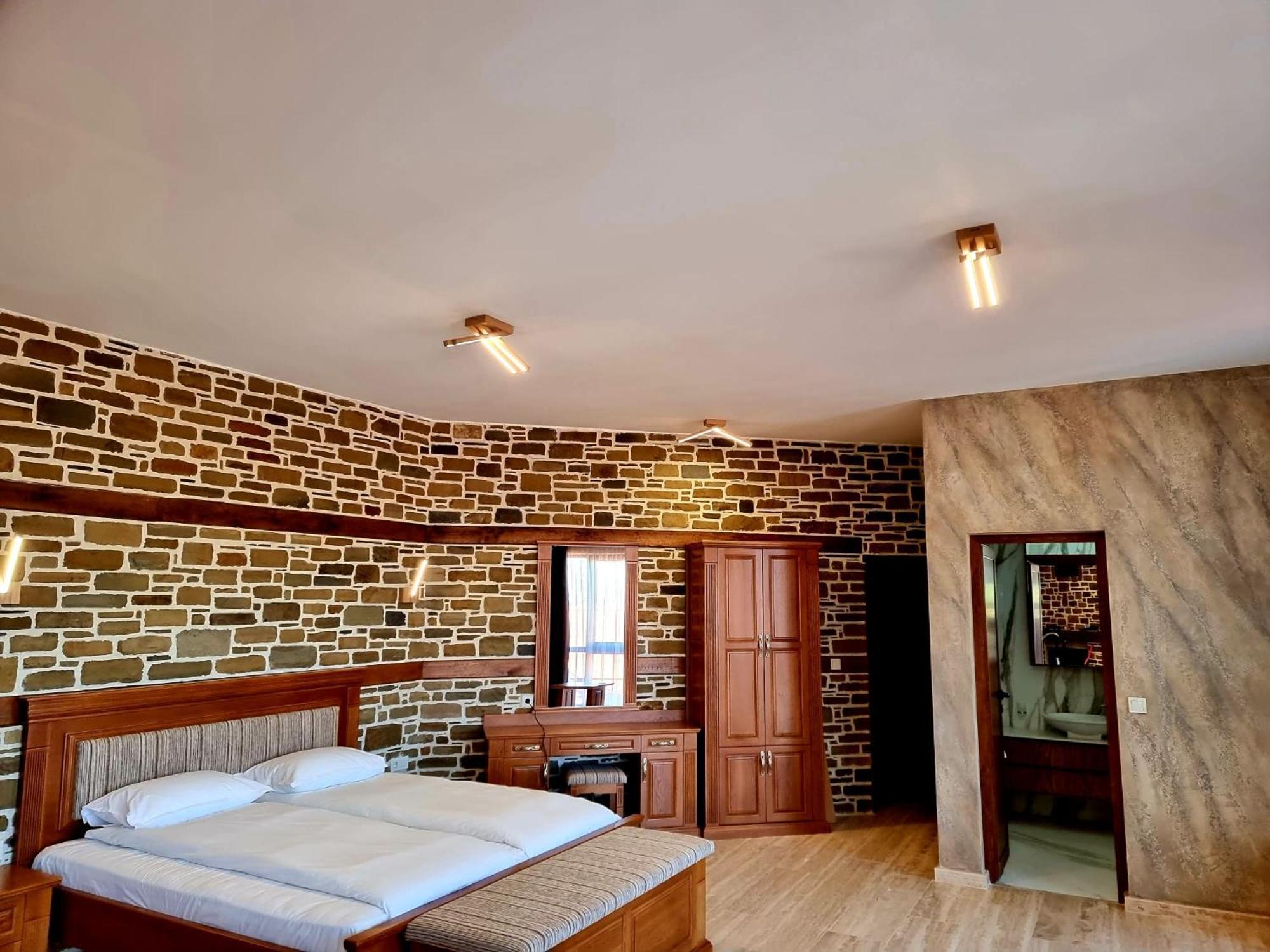 Семеен Хотел Чардаците Loveci Exterior foto