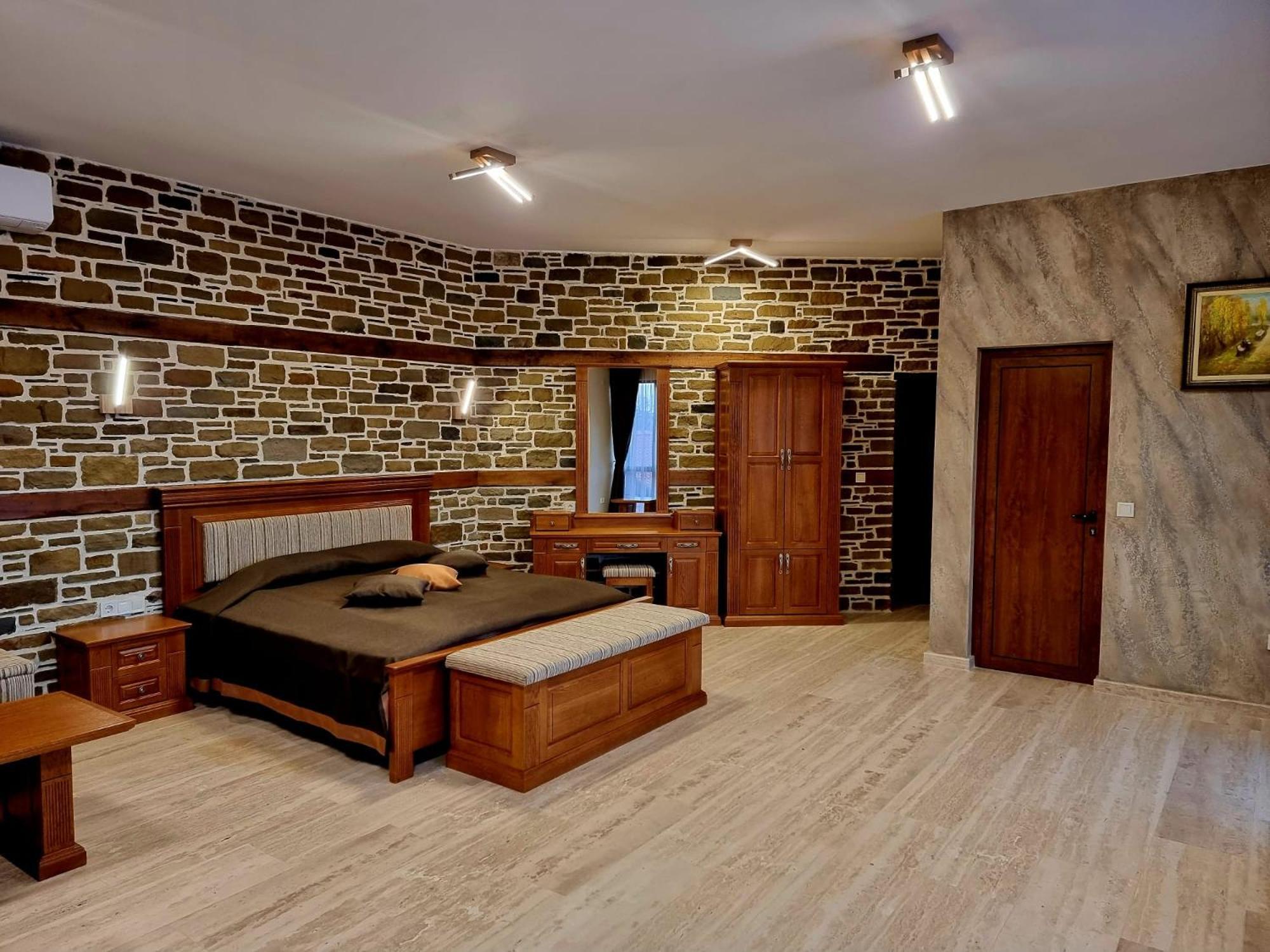 Семеен Хотел Чардаците Loveci Exterior foto