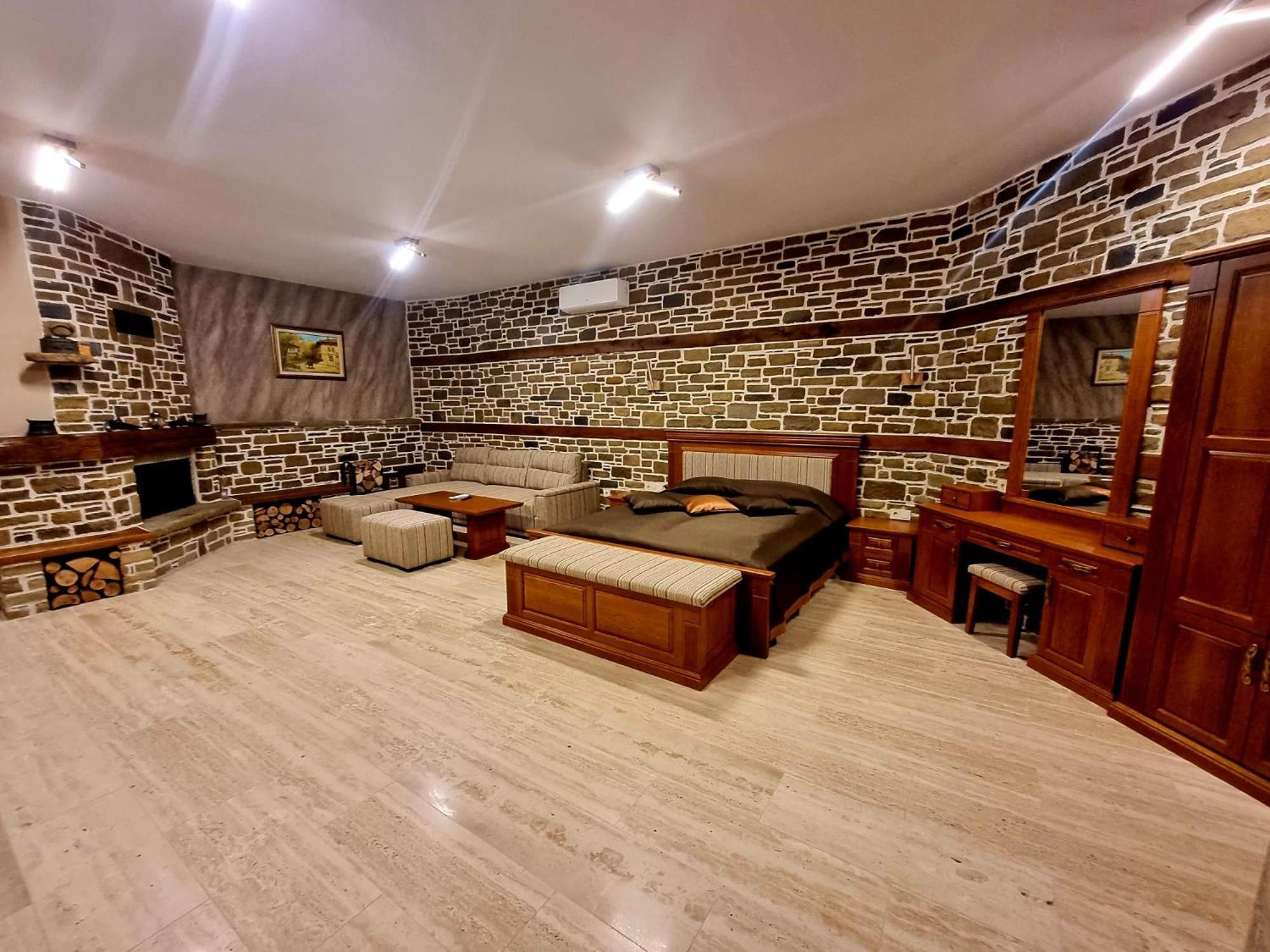 Семеен Хотел Чардаците Loveci Exterior foto